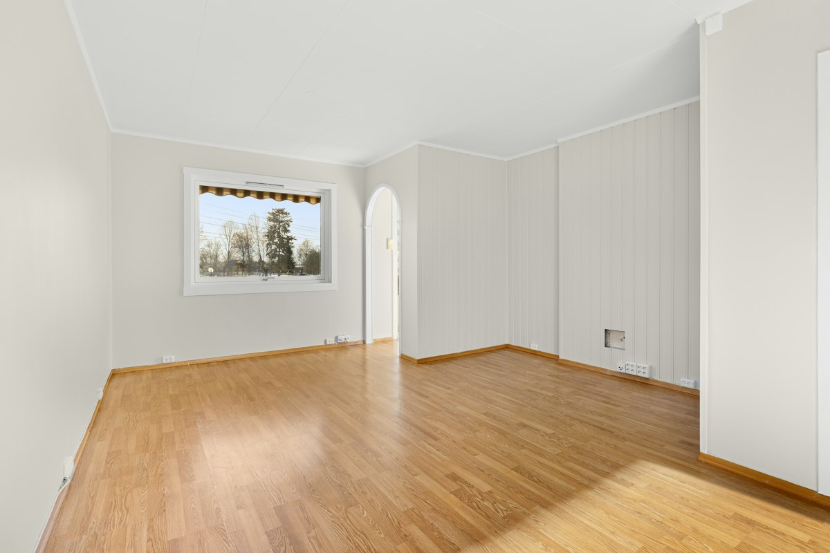Salón vacío y limpio
