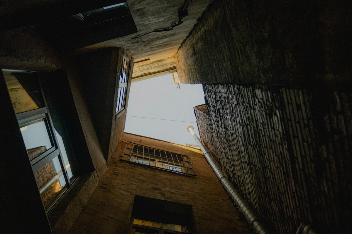 Un cuarto sin ascensor en Banyoles: cómo se vacía y qué le pasa a la cuenta